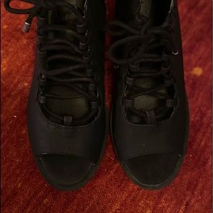 Me too Black lace-up boots